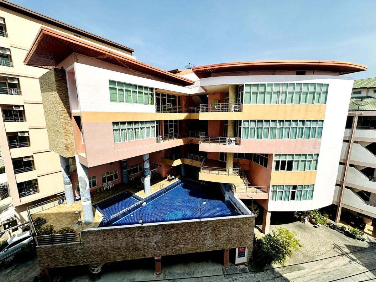 Апарт отель Wisdom Burg Bangsaen, Pool, Gym Ban Rong Khoei Экстерьер фото