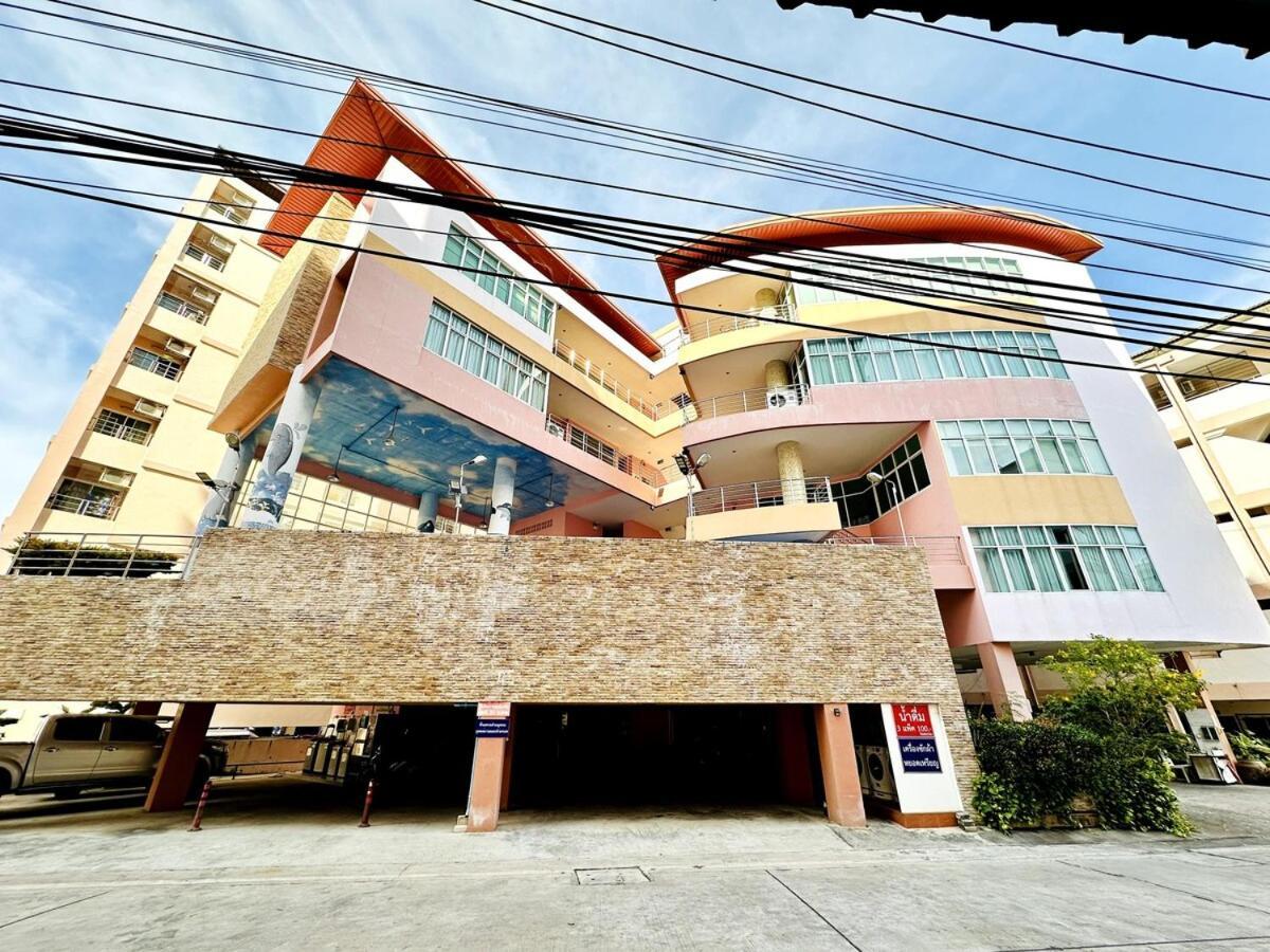 Апарт отель Wisdom Burg Bangsaen, Pool, Gym Ban Rong Khoei Экстерьер фото