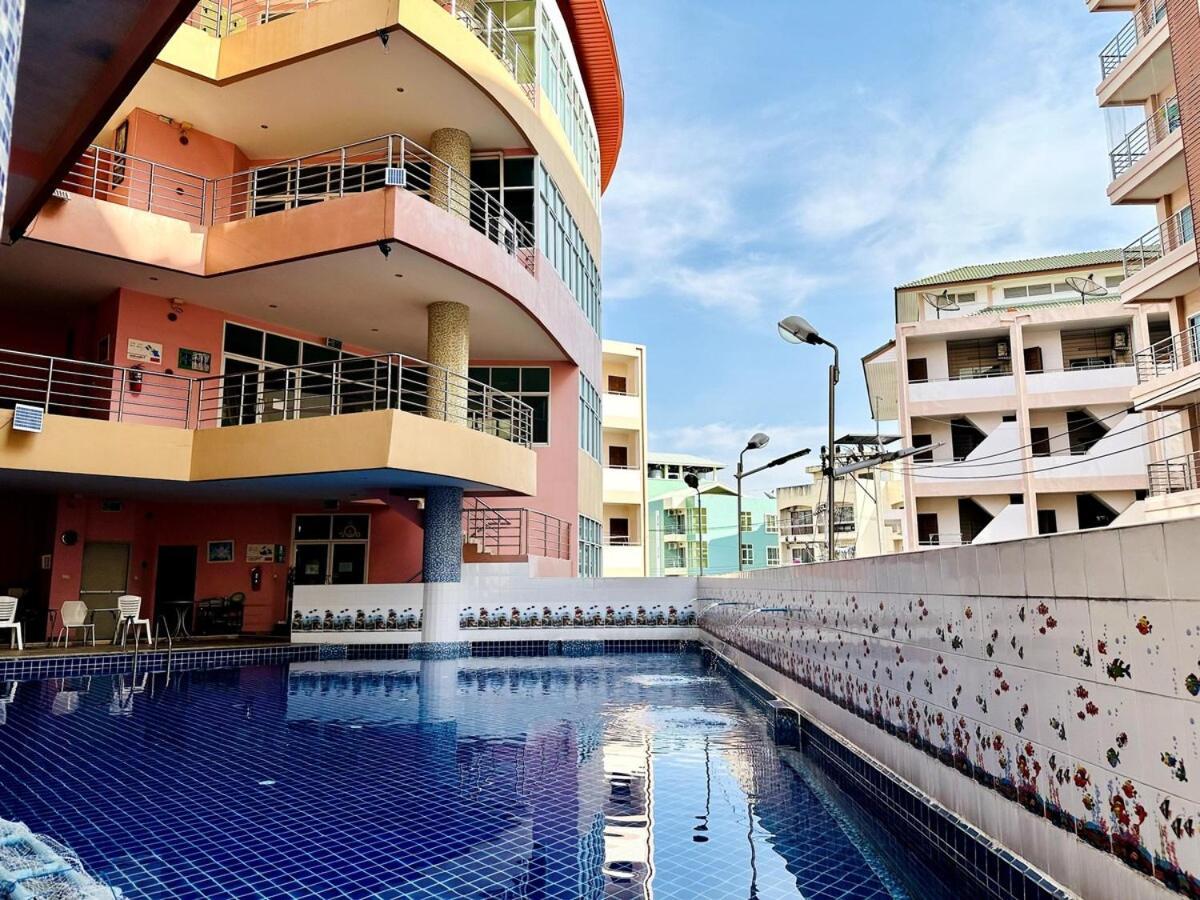 Апарт отель Wisdom Burg Bangsaen, Pool, Gym Ban Rong Khoei Экстерьер фото