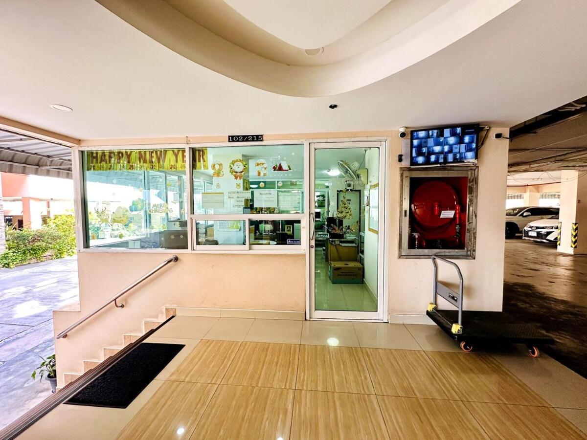 Апарт отель Wisdom Burg Bangsaen, Pool, Gym Ban Rong Khoei Экстерьер фото